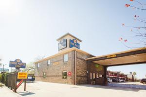 Home Place Inn,Westbury>>Houston,2 star