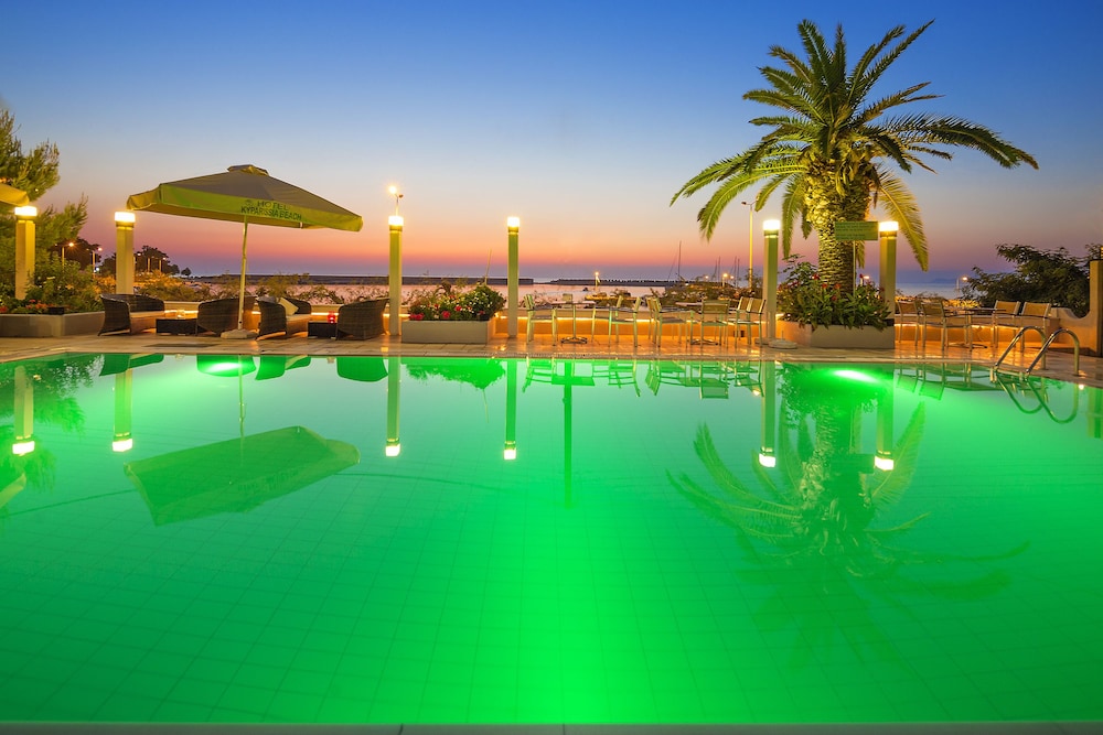 kyparissia beach hotel