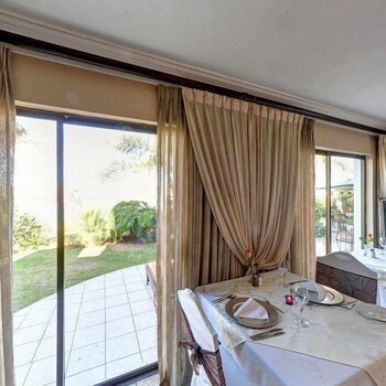 La Dolce Vita Guest House,Brits>>Bojanala,4 star