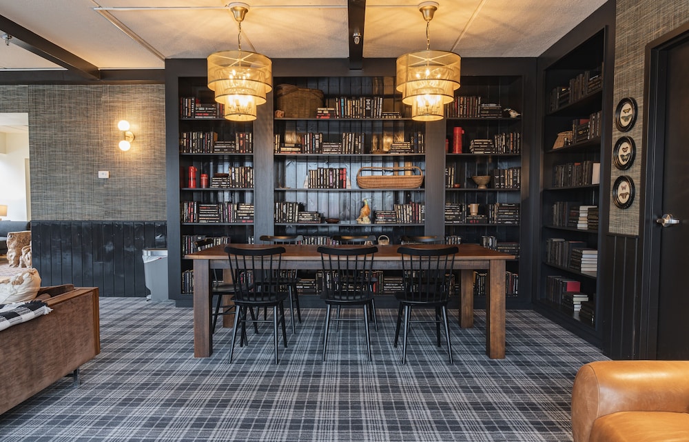 hunter lodge a bluebird by lark