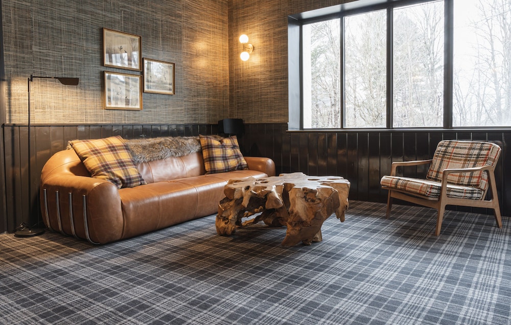 hunter lodge a bluebird by lark