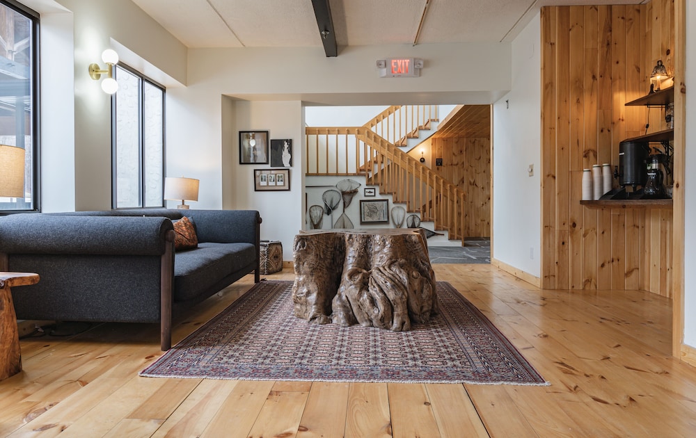 hunter lodge a bluebird by lark