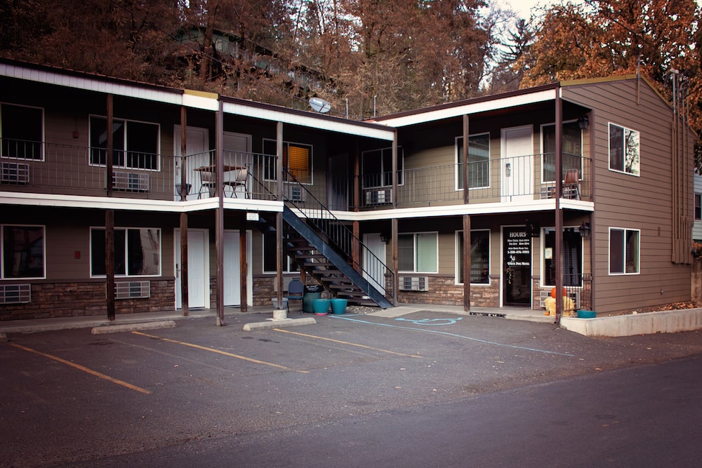 white pine motel
