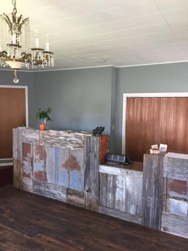 The Oak Motel,Columbus>>Austin,2.5 star