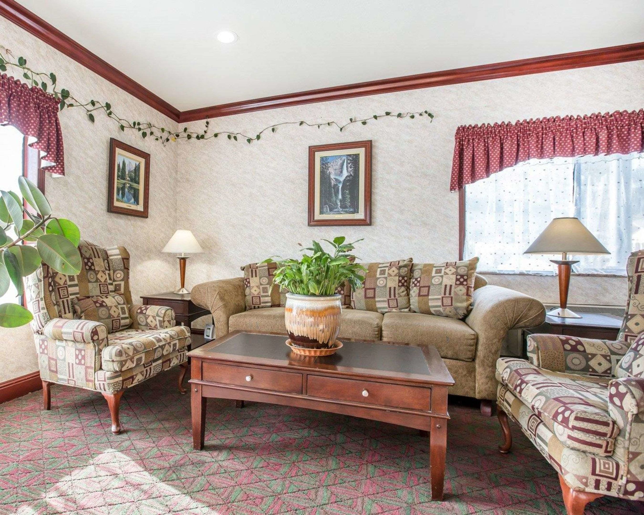 the oakhurst inn at yosemite