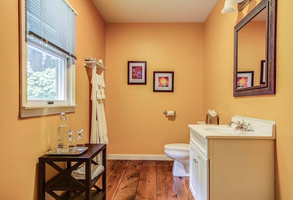 Twin Oaks Inn,Holland>>Allegan,4 star