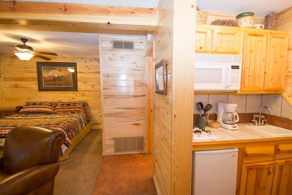 upper canyon inn and cabins