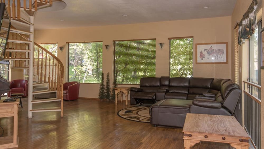 upper canyon inn and cabins