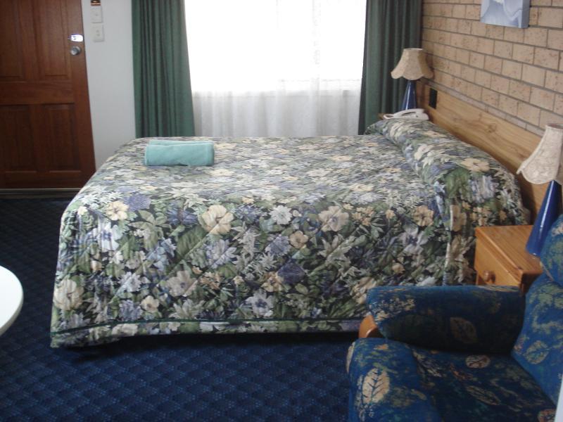 settlers motor inn