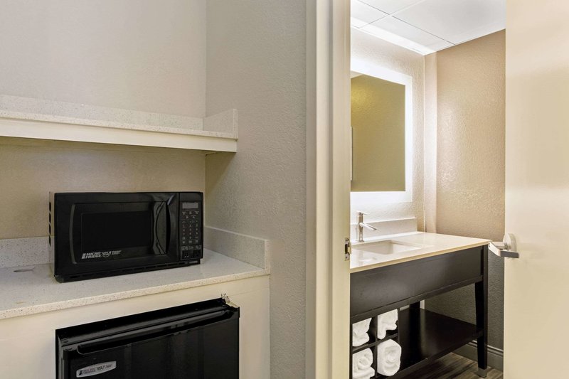 la quinta inn and suites by wyndham boston andover