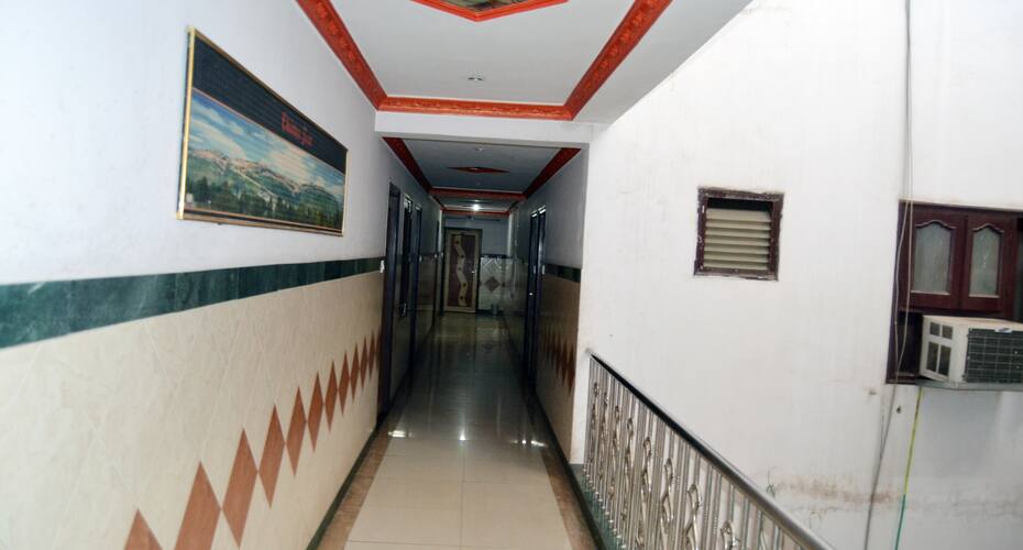 hotel vinayak palace