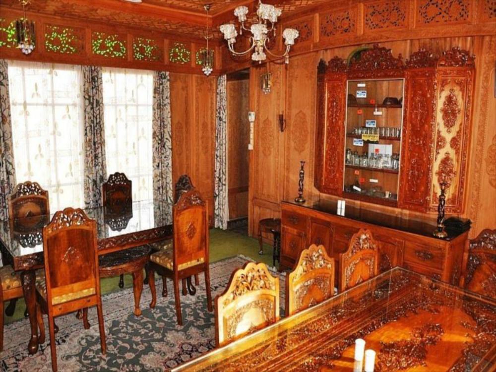 persian group of houseboats