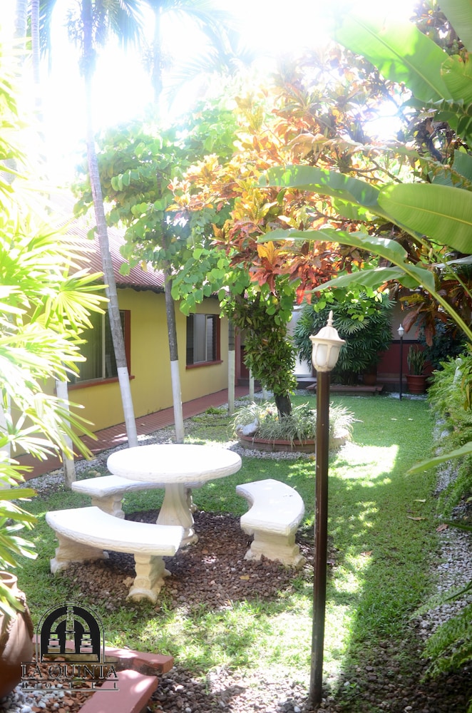 la quinta hotel