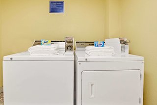 Days Inn & Suites By Wyndham Desoto,Desoto>>Dallas,2 star