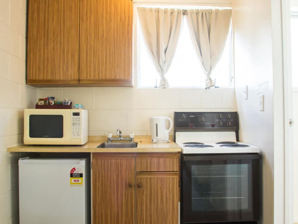 alpha motor inn
