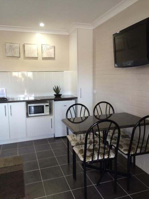 country leisure motor inn