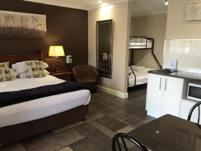 country leisure motor inn