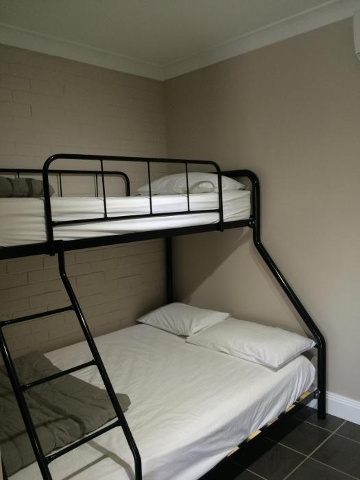 country leisure motor inn