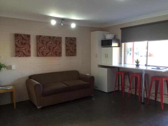 country leisure motor inn