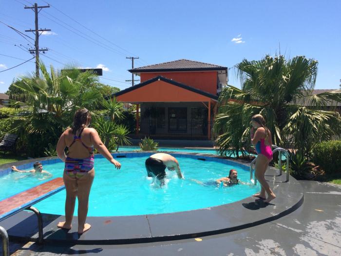 country leisure motor inn