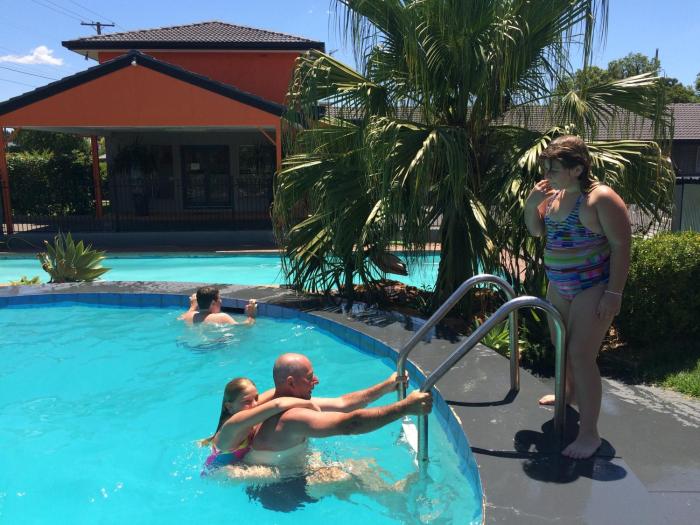 country leisure motor inn