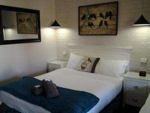 country leisure motor inn
