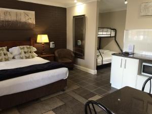 country leisure motor inn