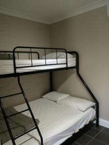 country leisure motor inn