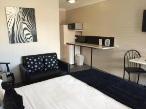 country leisure motor inn