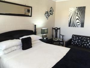 country leisure motor inn