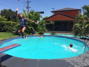 country leisure motor inn