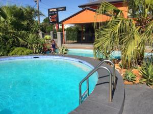 country leisure motor inn