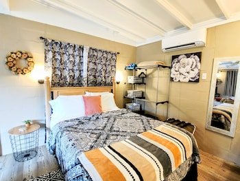 Edgewater Resort,,2 star