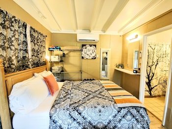 Edgewater Resort,,2 star