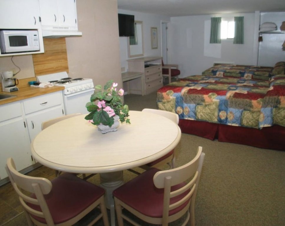 The Beach House,,2 star