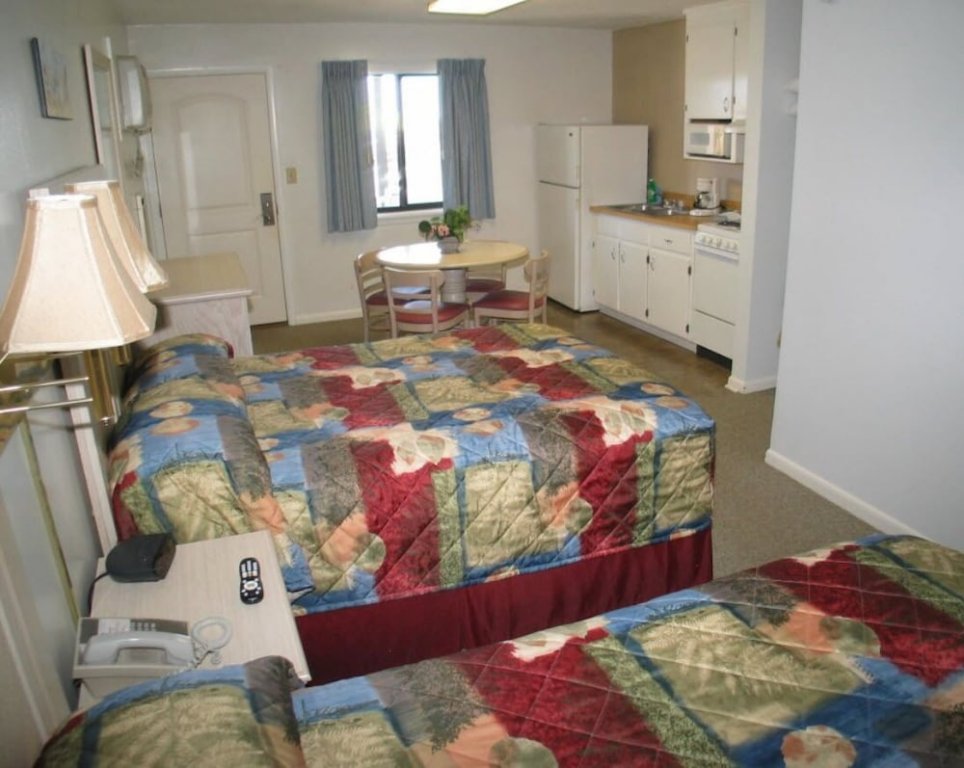 The Beach House,,2 star
