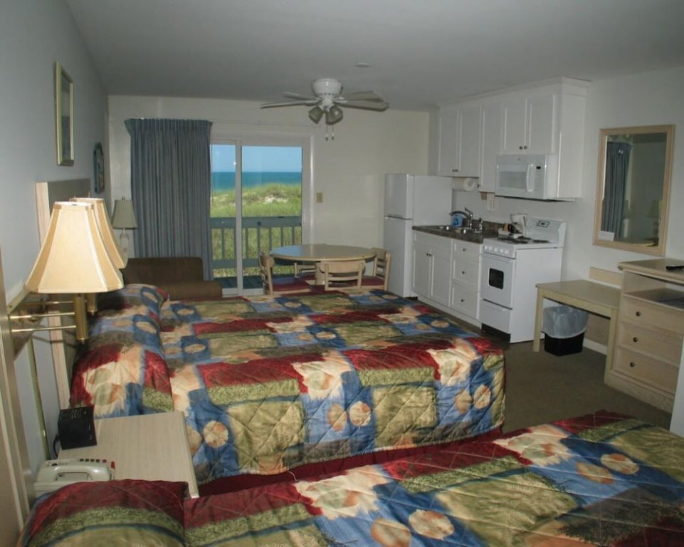 The Beach House,,2 star