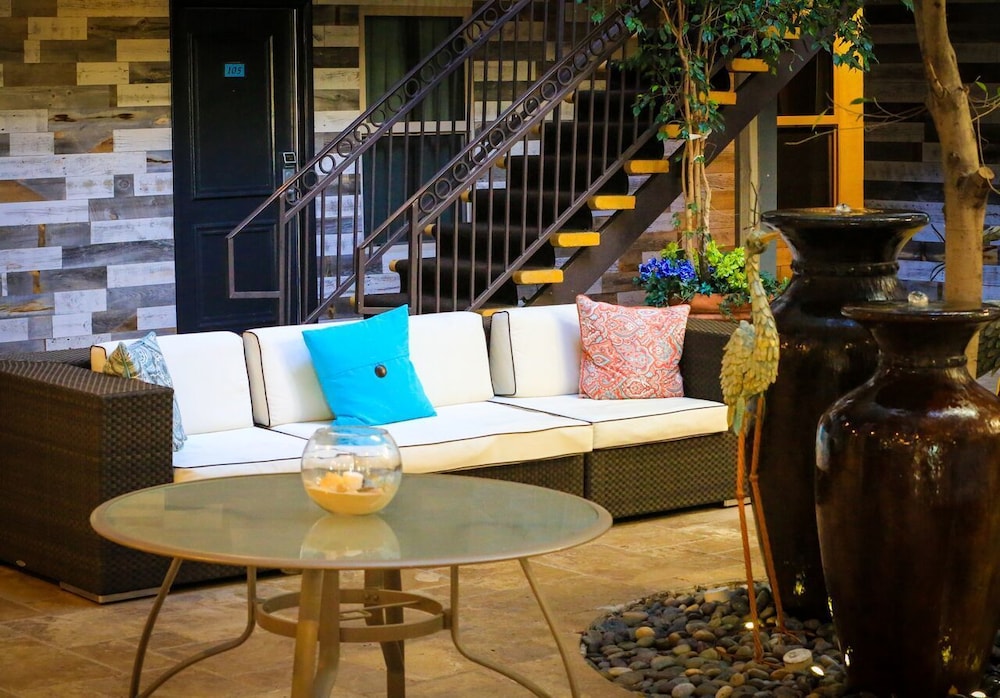 l a sky boutique hotel