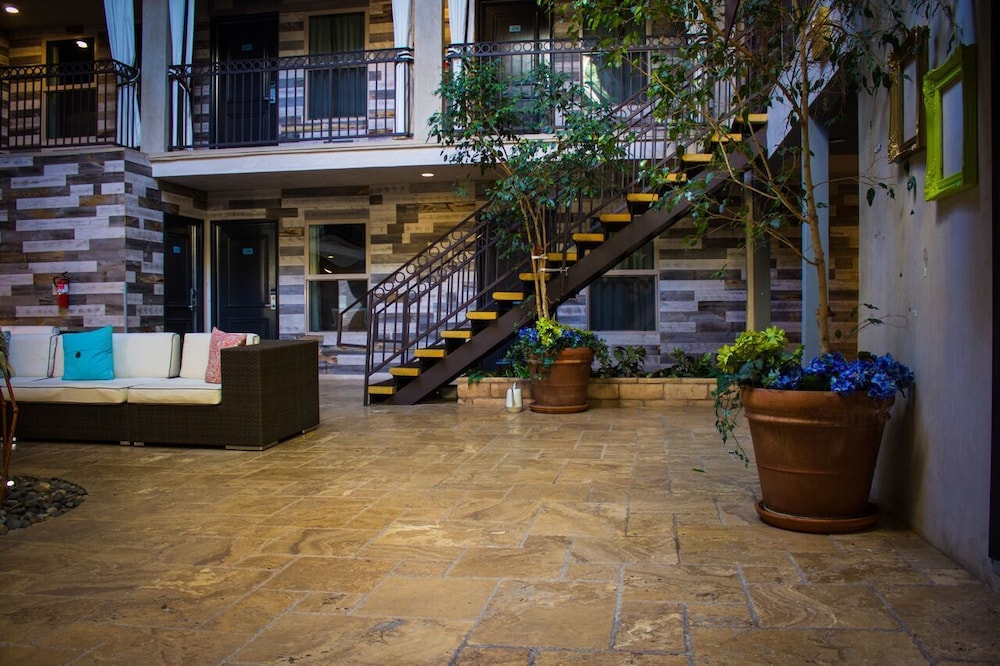 l a sky boutique hotel