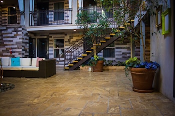 l a sky boutique hotel