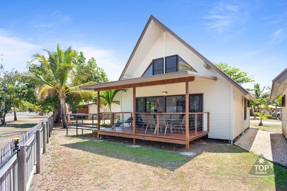 Cardwell Beachcomber Motel And Tourist Park,Cassowary Coast>>Cardwell,3 star