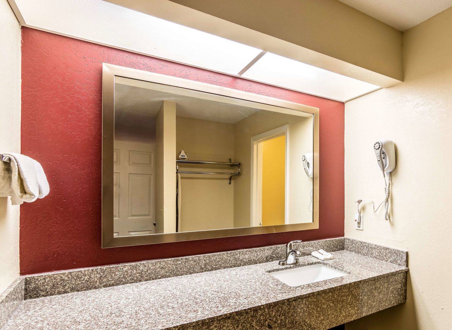 red roof inn and suites pensacola nas corry