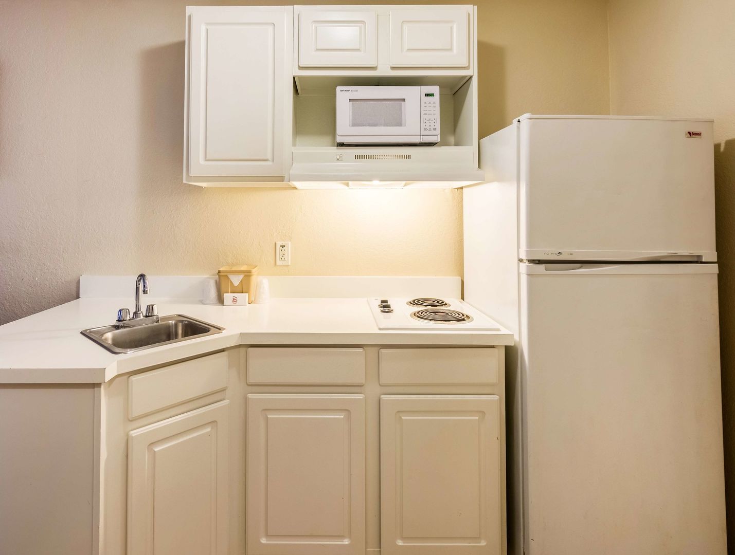 red roof inn and suites pensacola nas corry