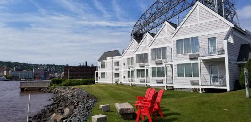 south pier inn