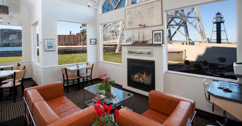 south pier inn