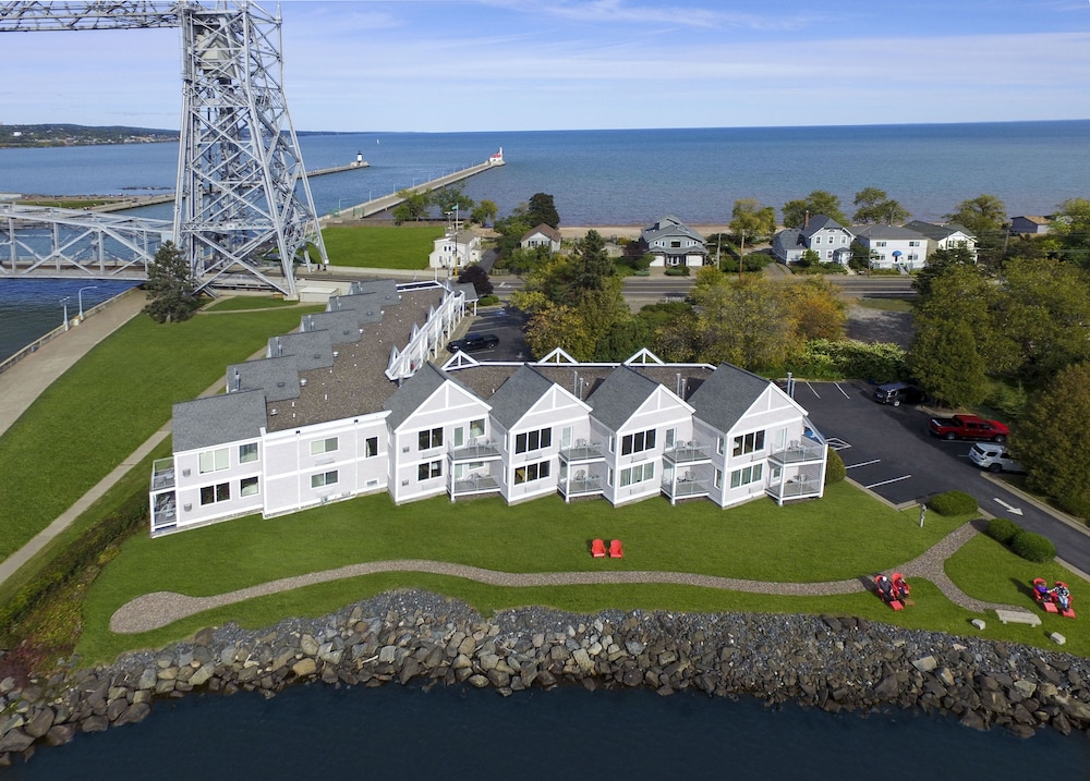 south pier inn