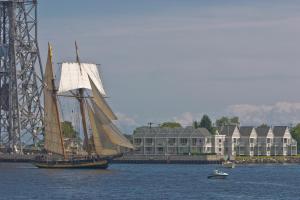 south pier inn