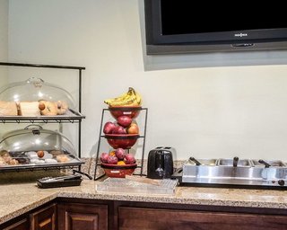 Econo Lodge University,Topeka>>Lawrence,2 star