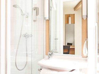 Ibis Leeds Centre Marlborough Street,Leeds>>Cleckheaton,3 star