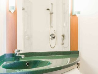 Ibis Leeds Centre Marlborough Street,Leeds>>Cleckheaton,3 star